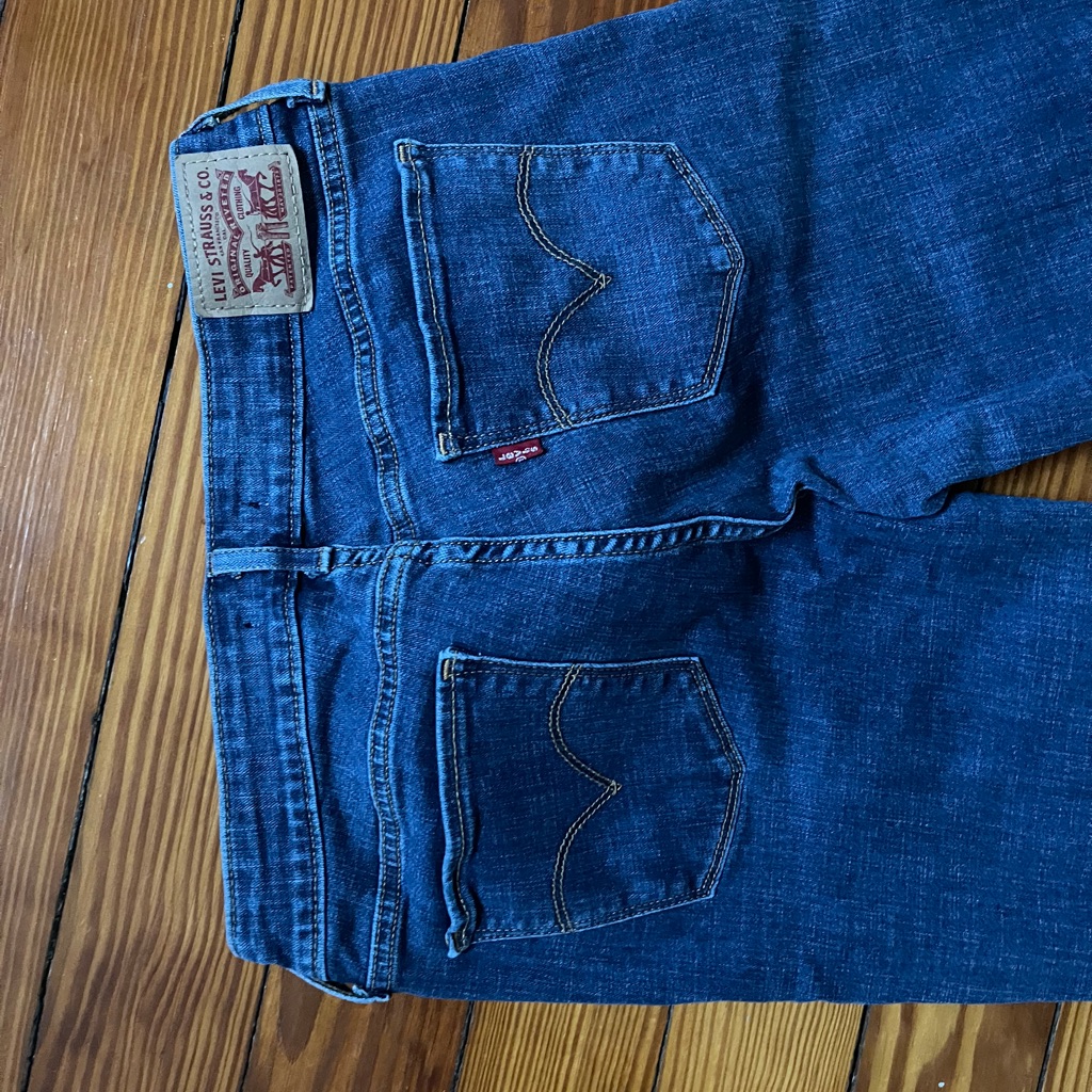 Levis 711 Jeans